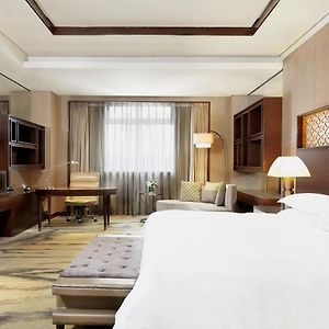 Executive King Guest room 1 King City view